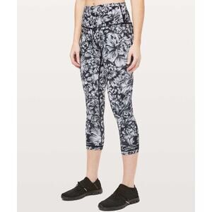 Like New Lululemon Fast & Free 21" Night Garden Ice Gray Black Crop Leggings
